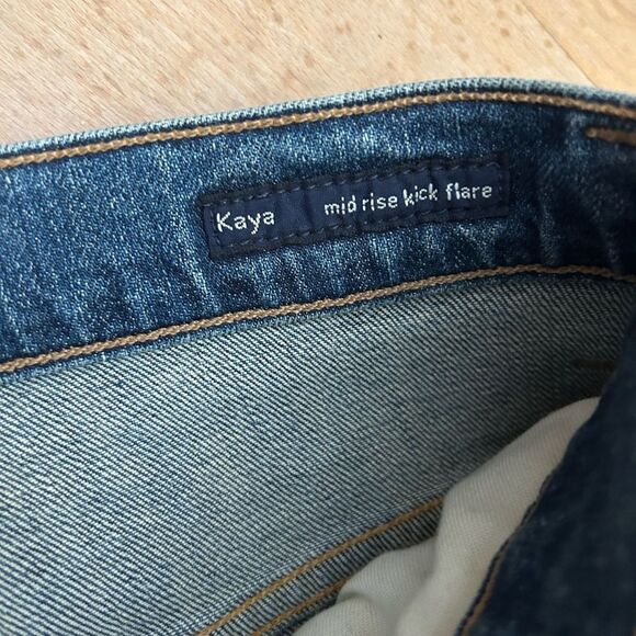 Citizens of Humanity Kaya Midrise Kick Flare Jeans - Picture 7 of 16